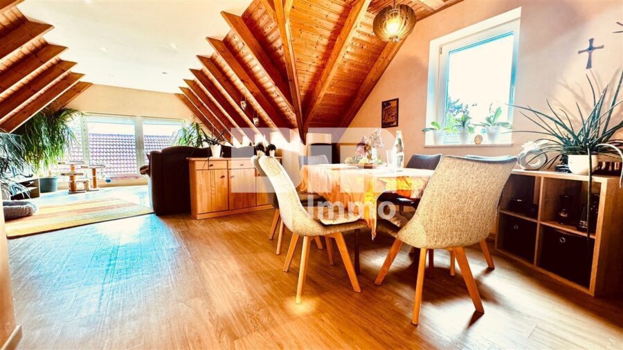 Schönes Mehrfamilienhaus geteilt nach WEG mit umfangreichen Nutzflächen und Traumgrundstück - WE 3 - 2.OG / DG Wohn / Esszimmer / offen